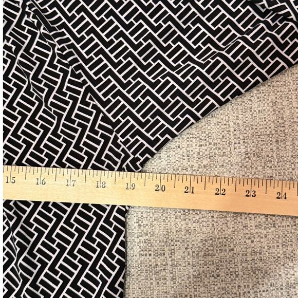 Michael Kors Black White Heri-Print Silver Chain Cold Shoulder Top Blouse Size M - Picture 4 of 8